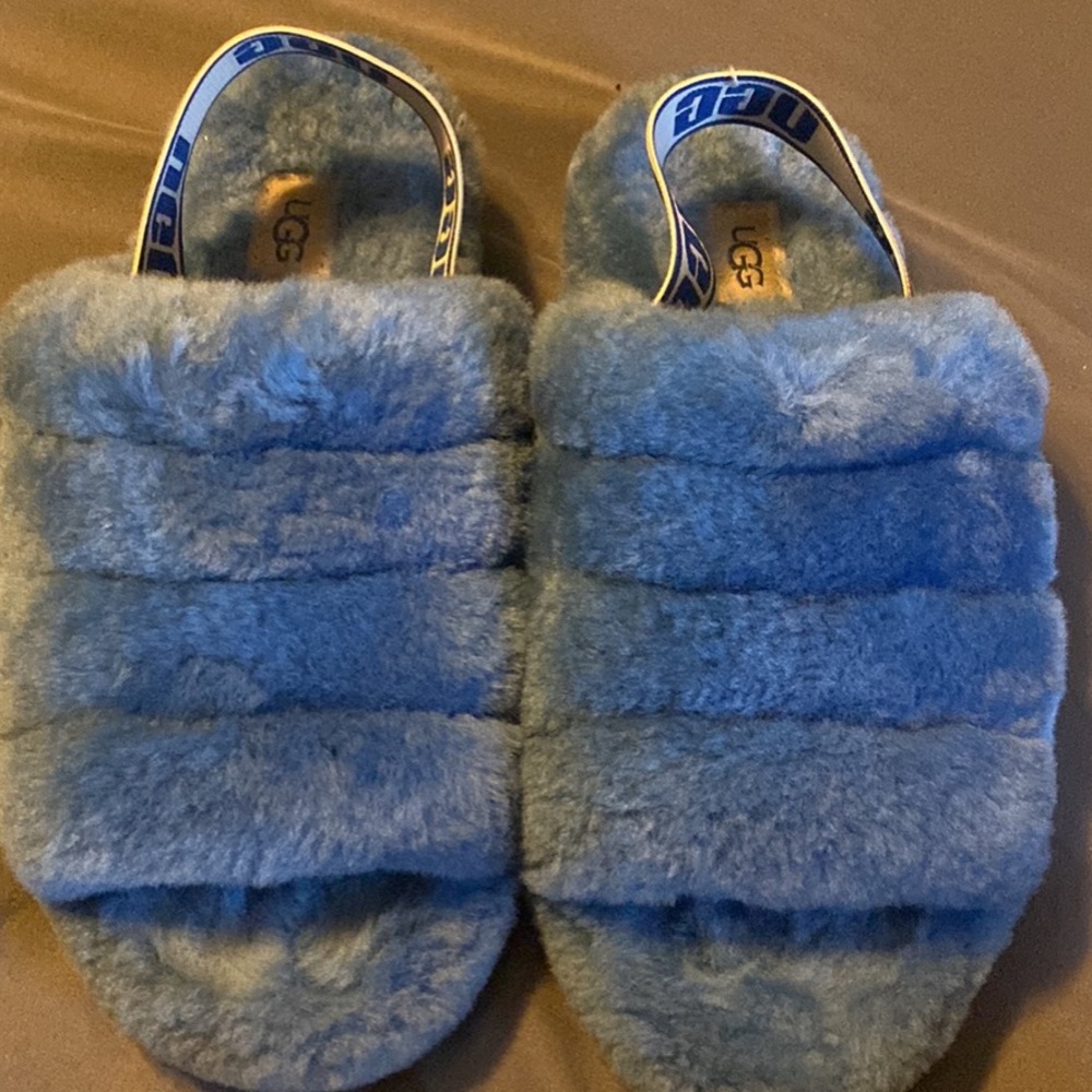 Ugg fluffy slides